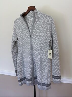 Max Studio Light Gray Geo-Pattern Zip Sweater